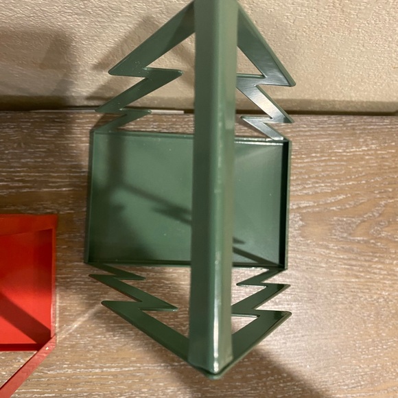 🎄NEW Target Bullseye Christmas Tree Metal Tray - Picture 2 of 2